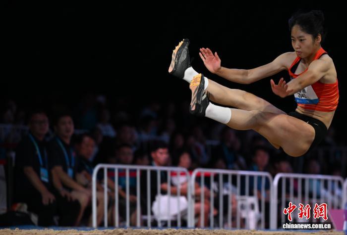 心愉夺冠, AA, 女子跳远黄